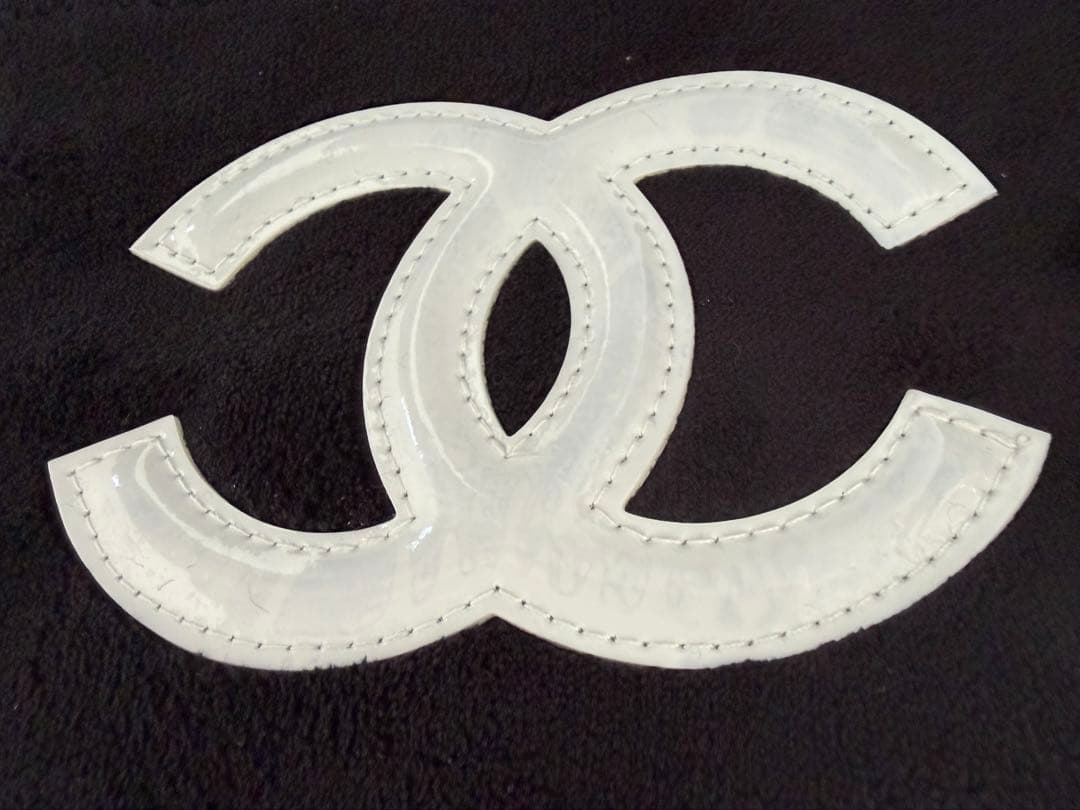 ぽ*ぽ様 CHANEL シャネル ミニバッグ ポーチ ブラック×ホワイトロゴ チ