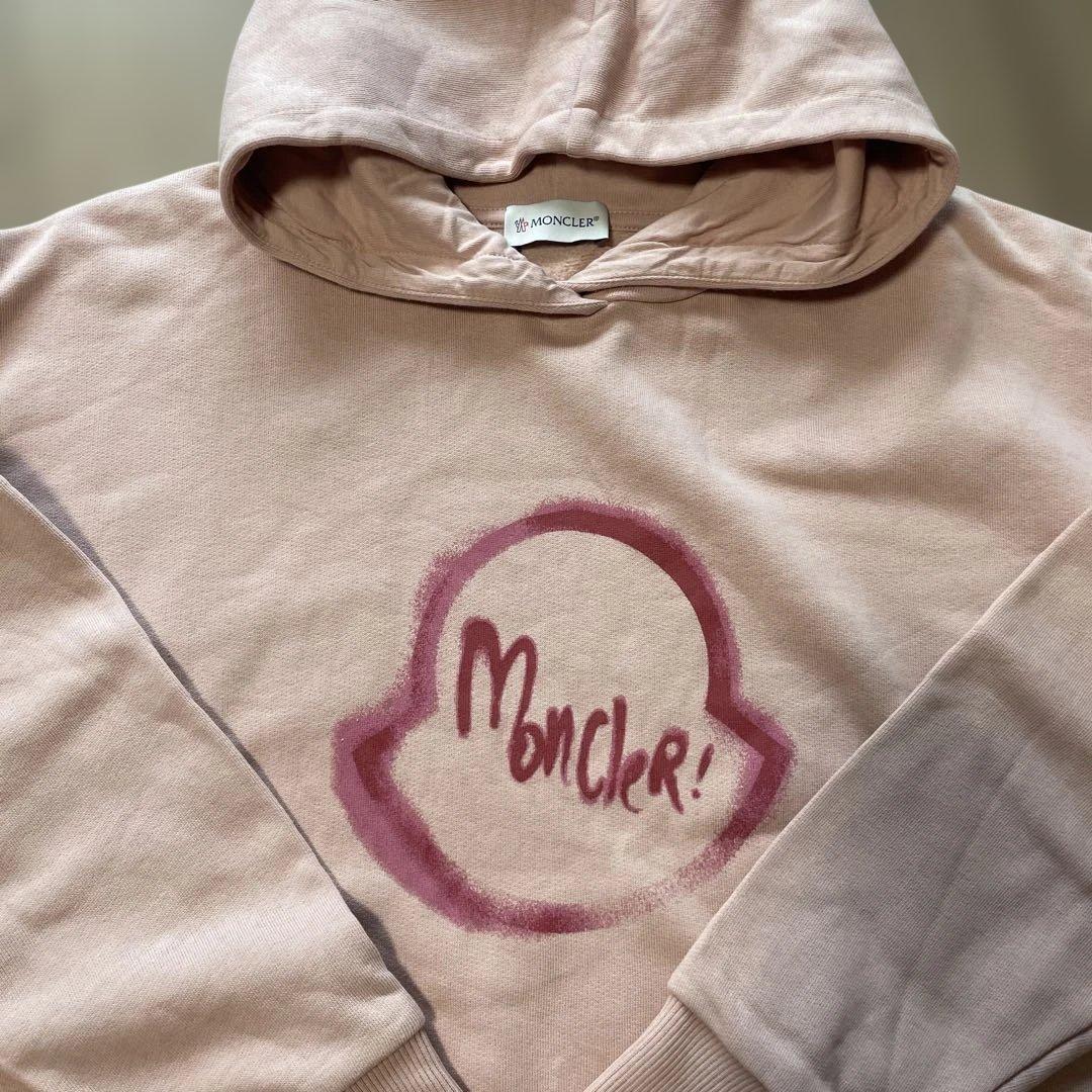 ぷー　Moncler ピンク フード付きパーカー　トップス