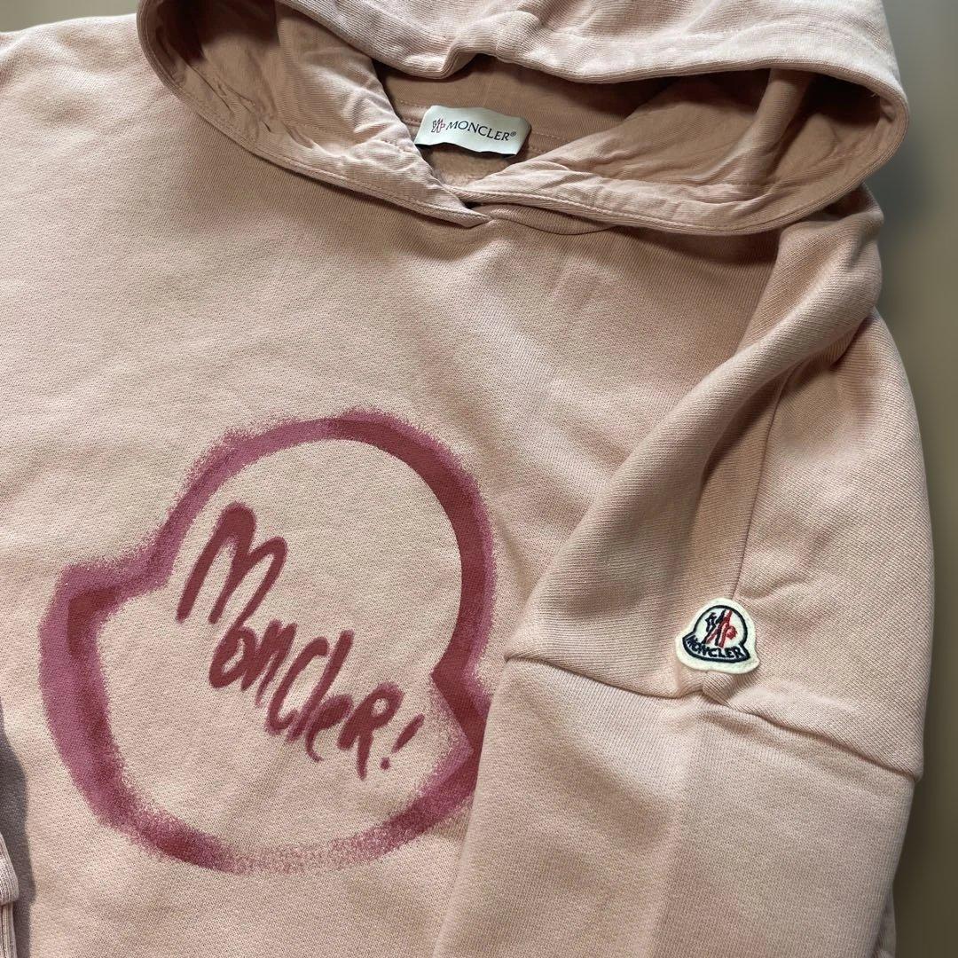 ぷー　Moncler ピンク フード付きパーカー　トップス