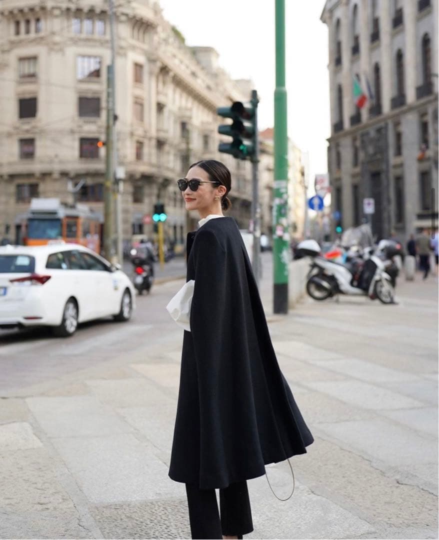 新品未使用！☆ELLIE☆ケープコート☆ブラック