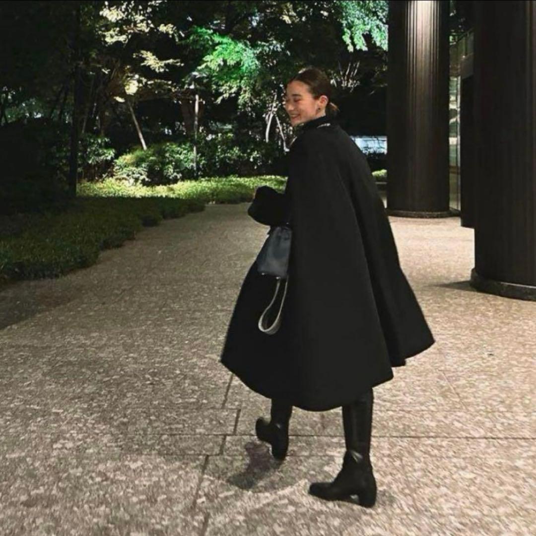 新品未使用！☆ELLIE☆ケープコート☆ブラック