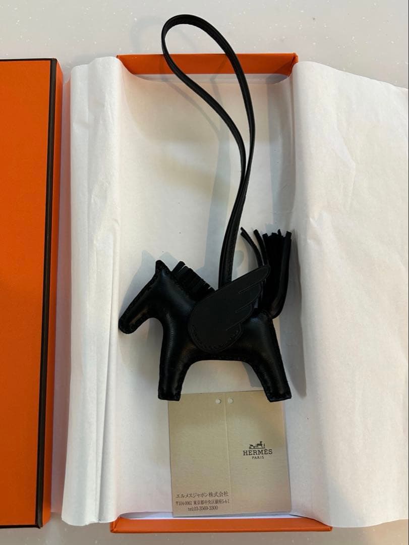 【美品】HERMES ペガサスチャーム　ソーブラック　B刻印