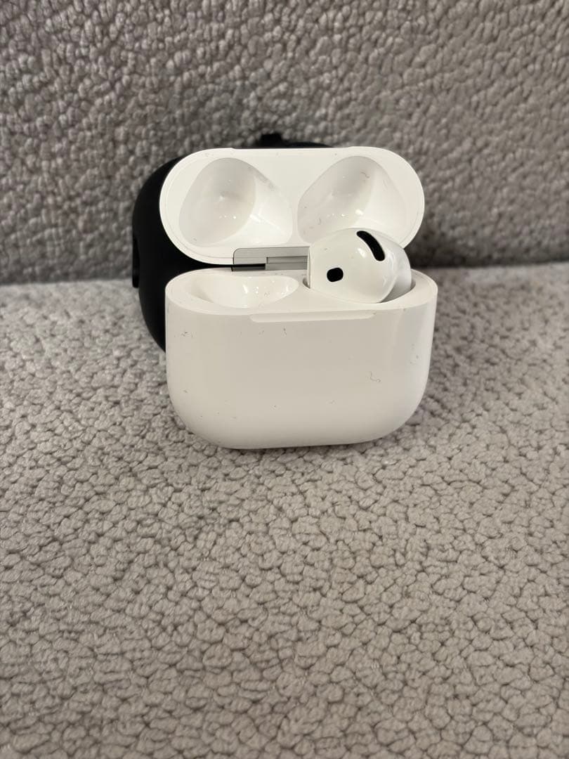 【極美品】AirPods 4（第4世代）ケース・右耳のみ・箱・おまけケース付