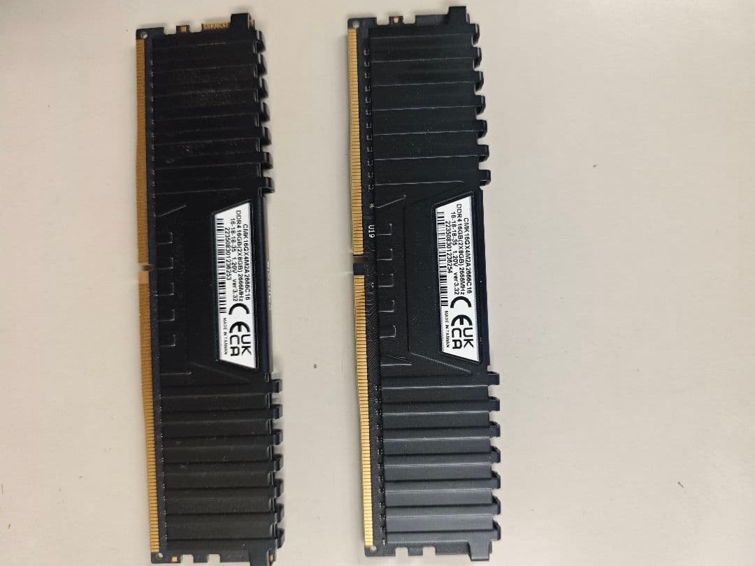 Vengeance DDR4 16GB (2x8GB) メモリ