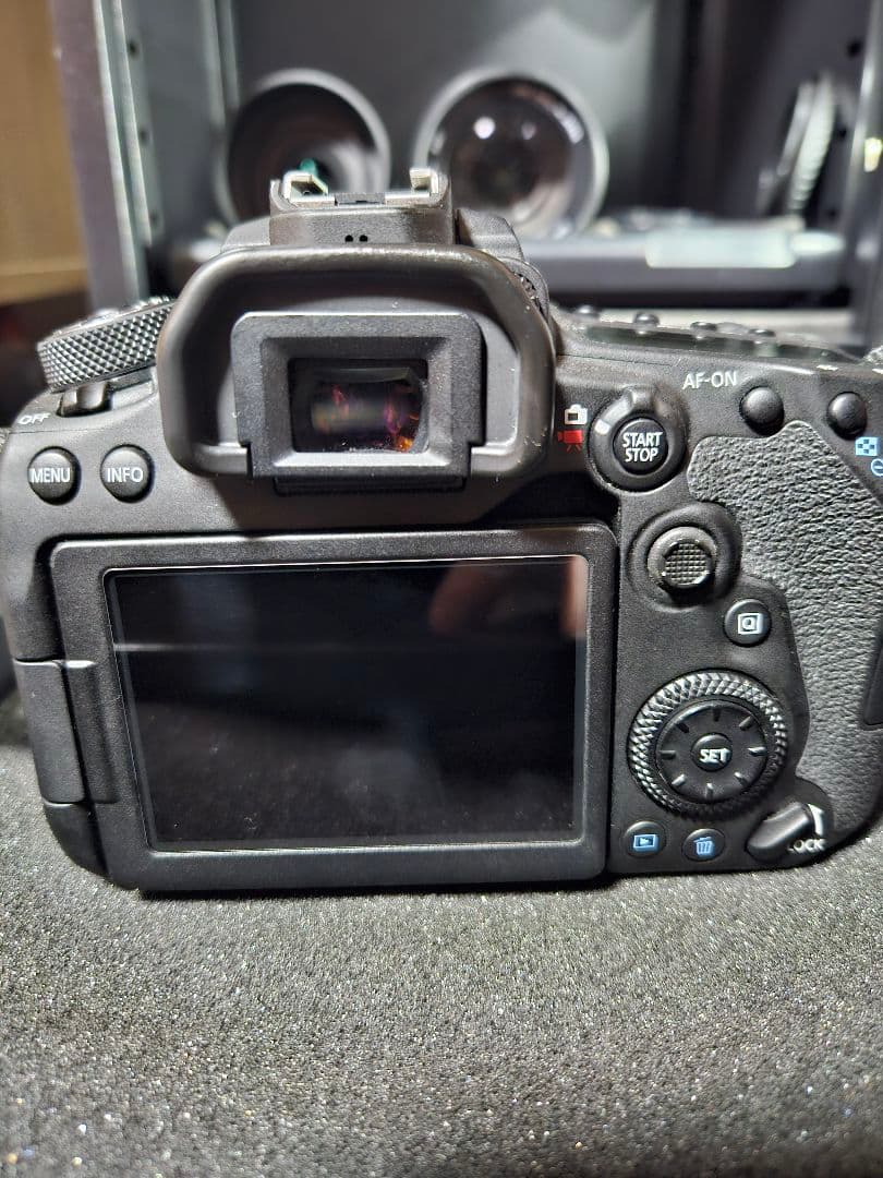 Canon EOS 90D デジタル一眼レフ 本体　レンズ付き