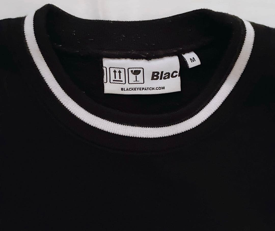 即完売品 ブラックアイパッチ カレッジロゴ 刺繍 トレーナー スウェット