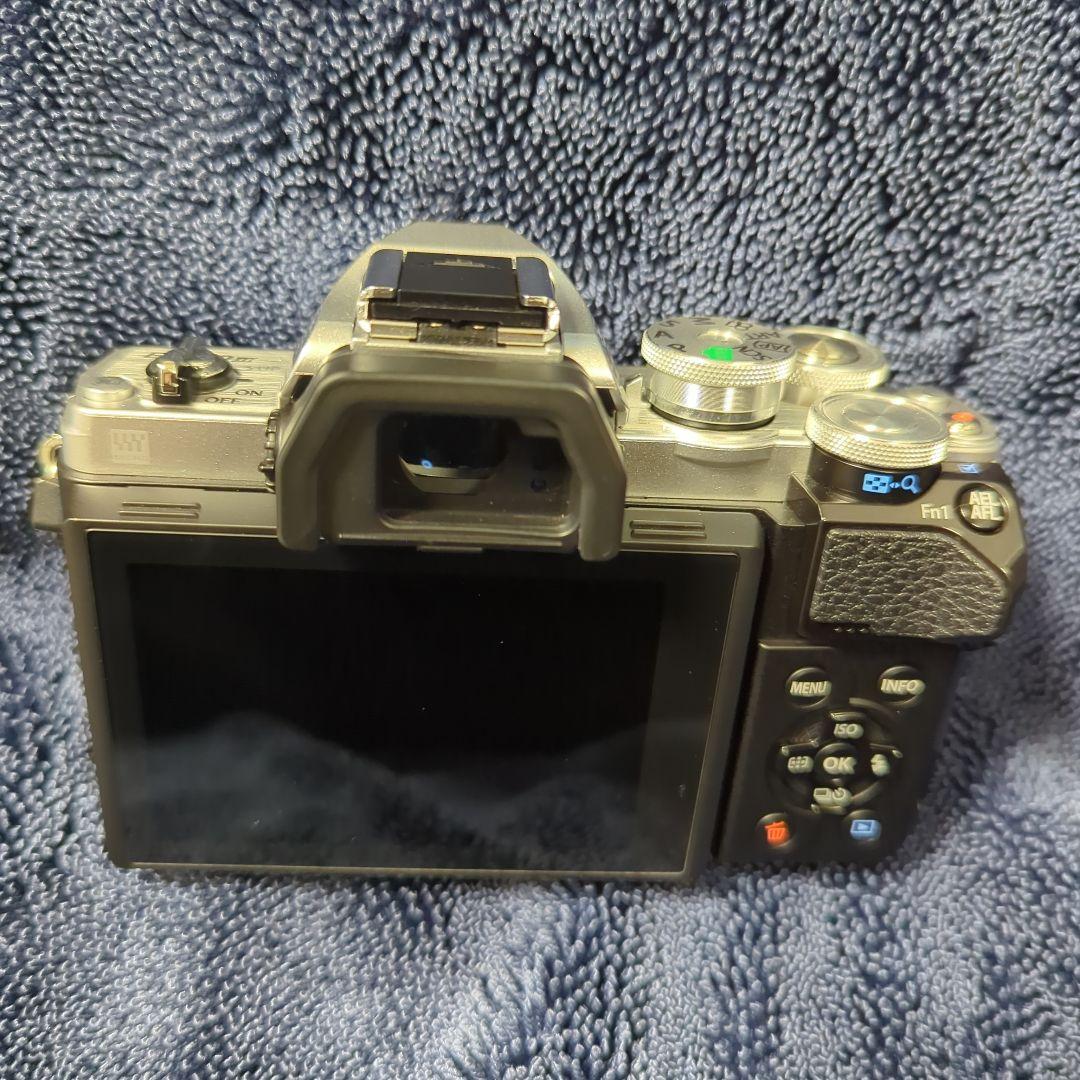 デジタルカメラ OM-D E-M10 Mark III OLYMPUS 25mm f1.8