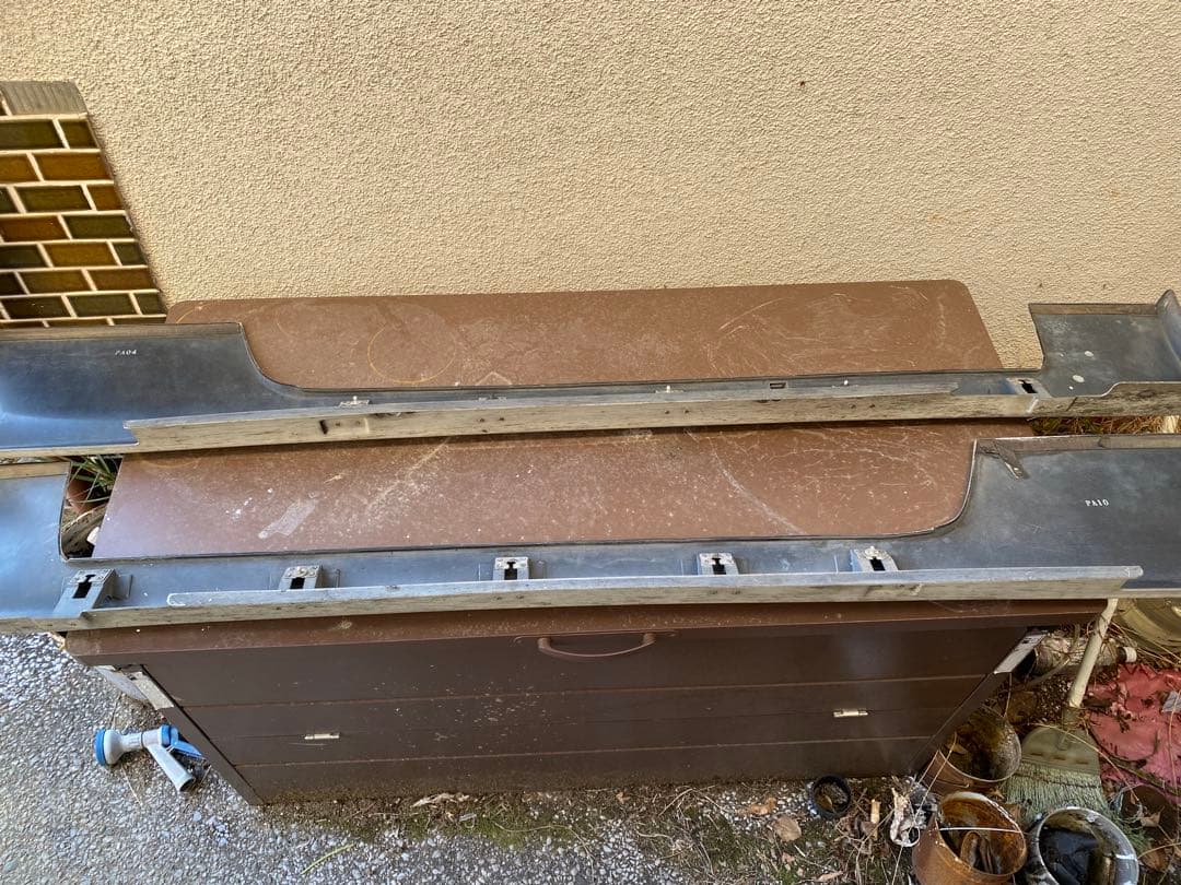 S14前期シルビアの純正型の左右のサイドスカート