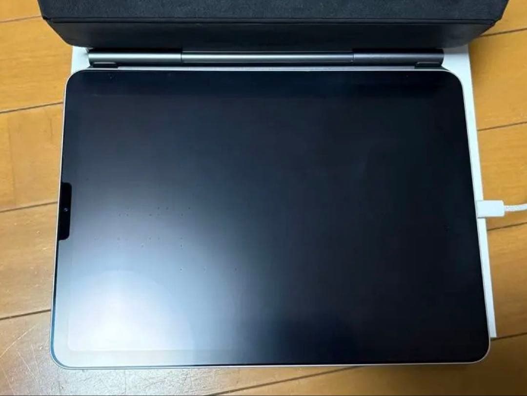 iPad air 第4世代 + Magic Keyboard 付き