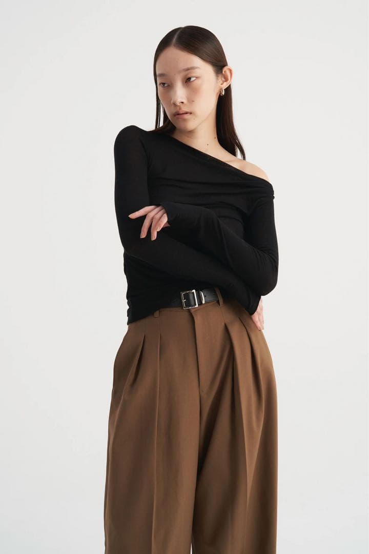新品未使用品 Venica Cashmere asymmetry tops