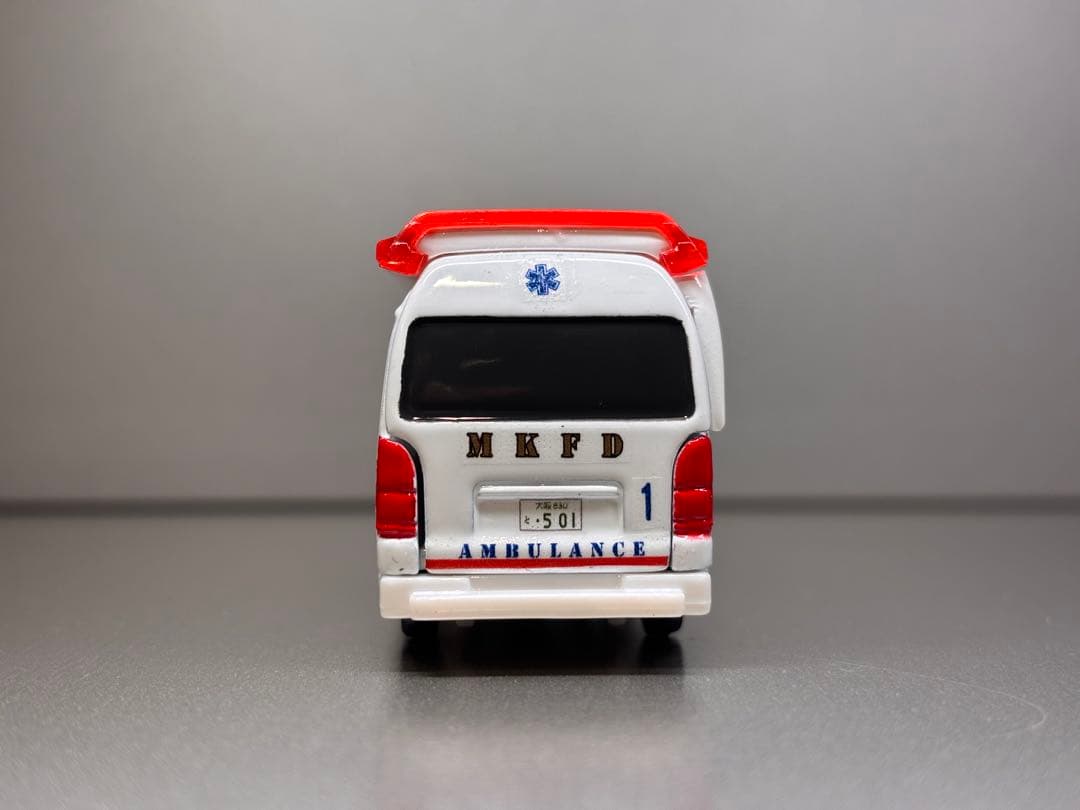 k トミカ救急車「カスタム」