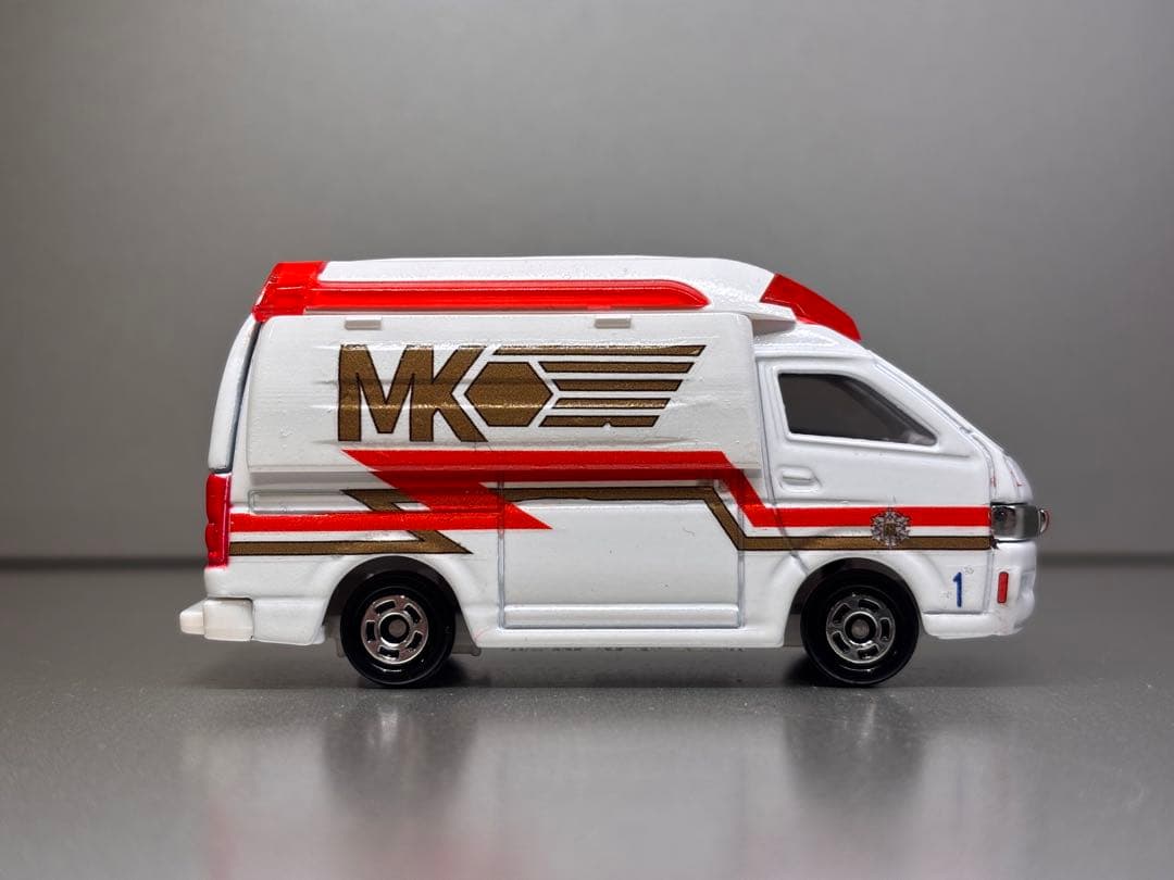 k トミカ救急車「カスタム」