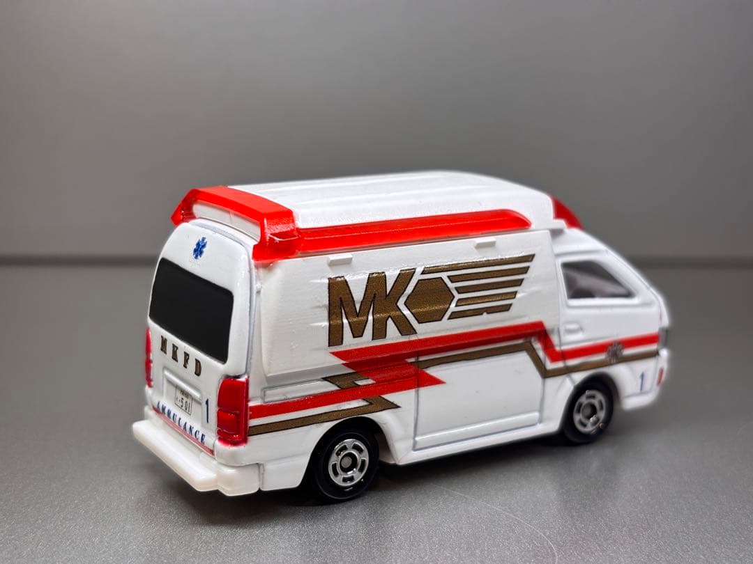 k トミカ救急車「カスタム」