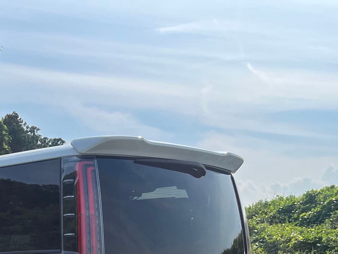 80ヴォクシー ノア　エスクァイア　純正リアスポイラー　070ホワイトパール