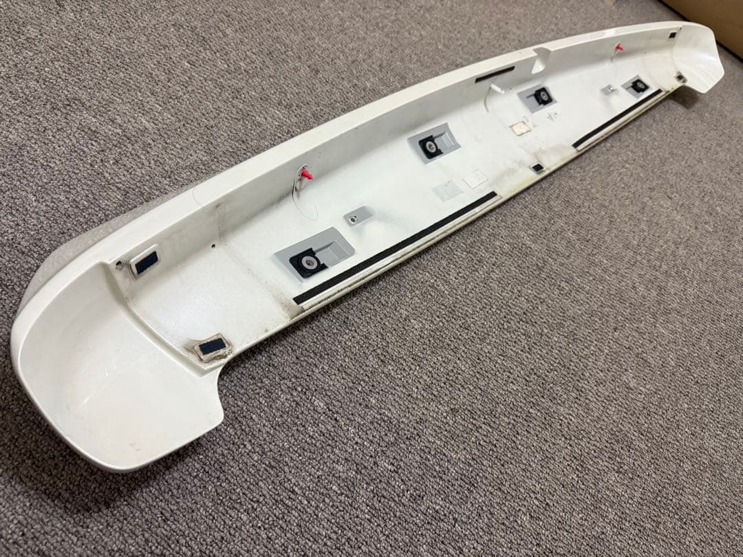 80ヴォクシー ノア　エスクァイア　純正リアスポイラー　070ホワイトパール