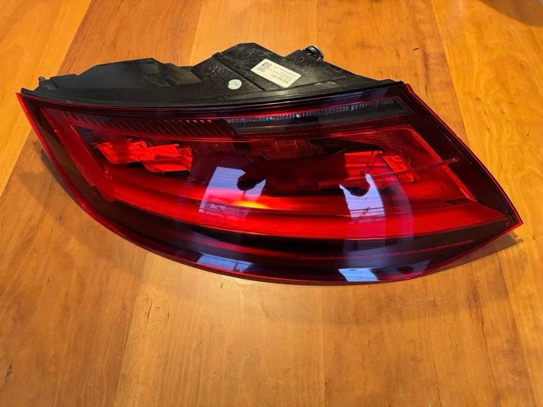 AUDI TT8S OLED テールランプ