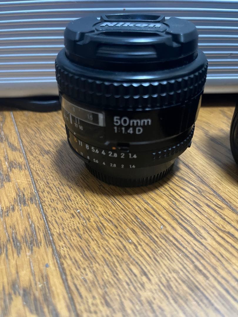 Nikonレンズ2個ストロボ1個