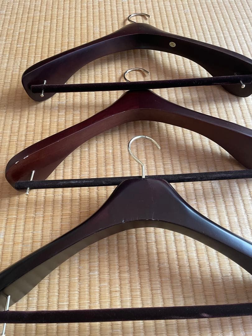 TOM FORD 木製ハンガー 3本セット
