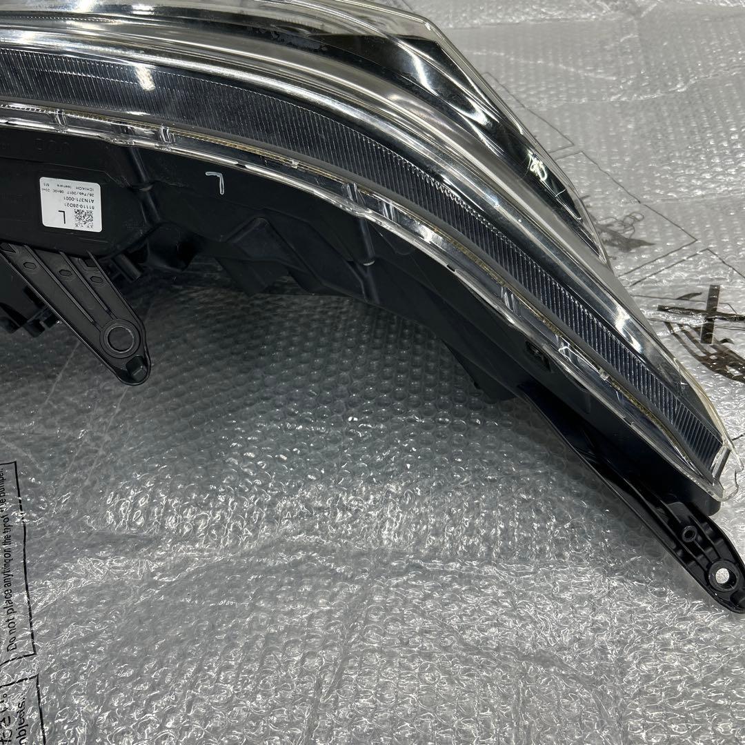 ヴォクシー右ヘッドライト