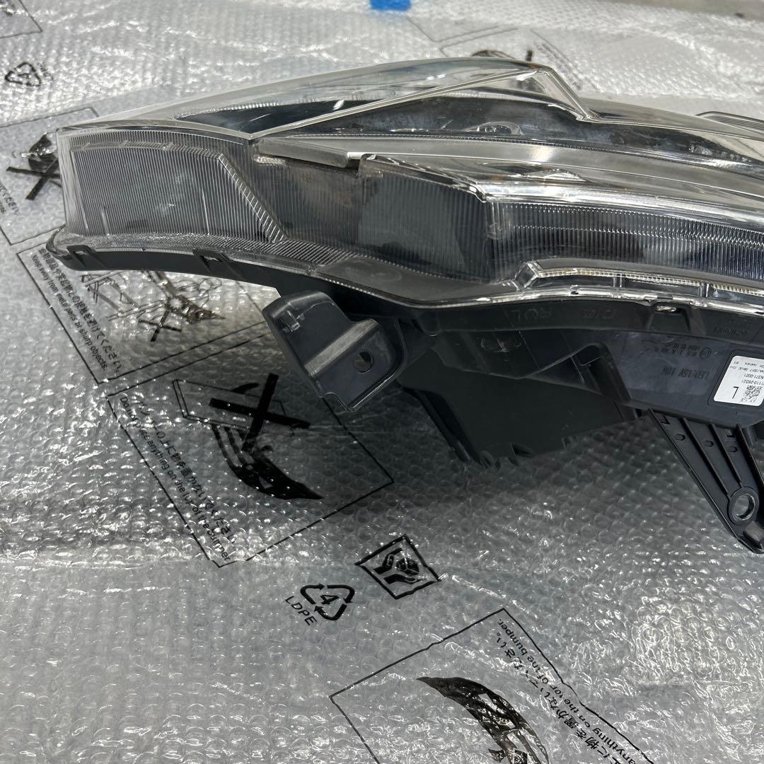 ヴォクシー右ヘッドライト