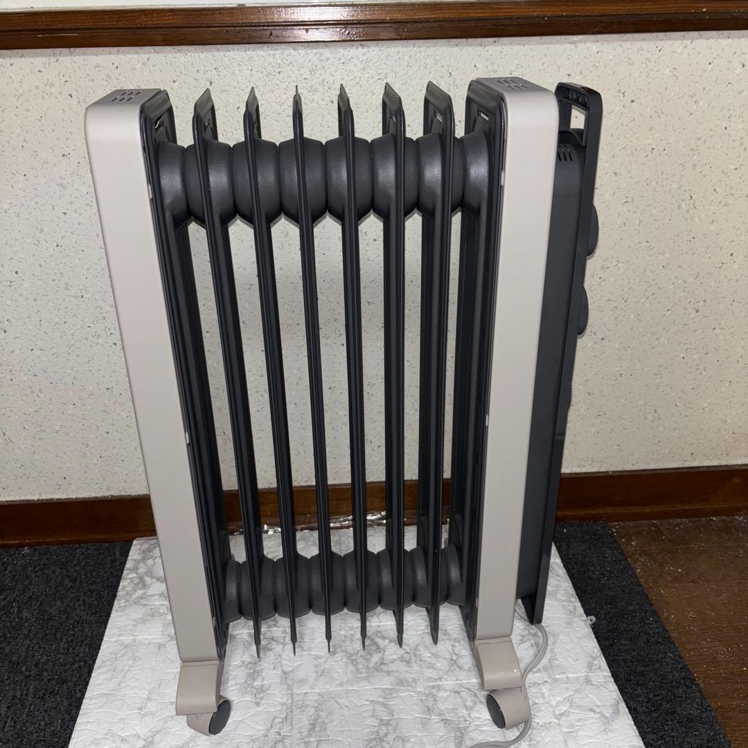 デロンギ　ヴェルティカルドオイルヒーター　RHJ21F0812-GY