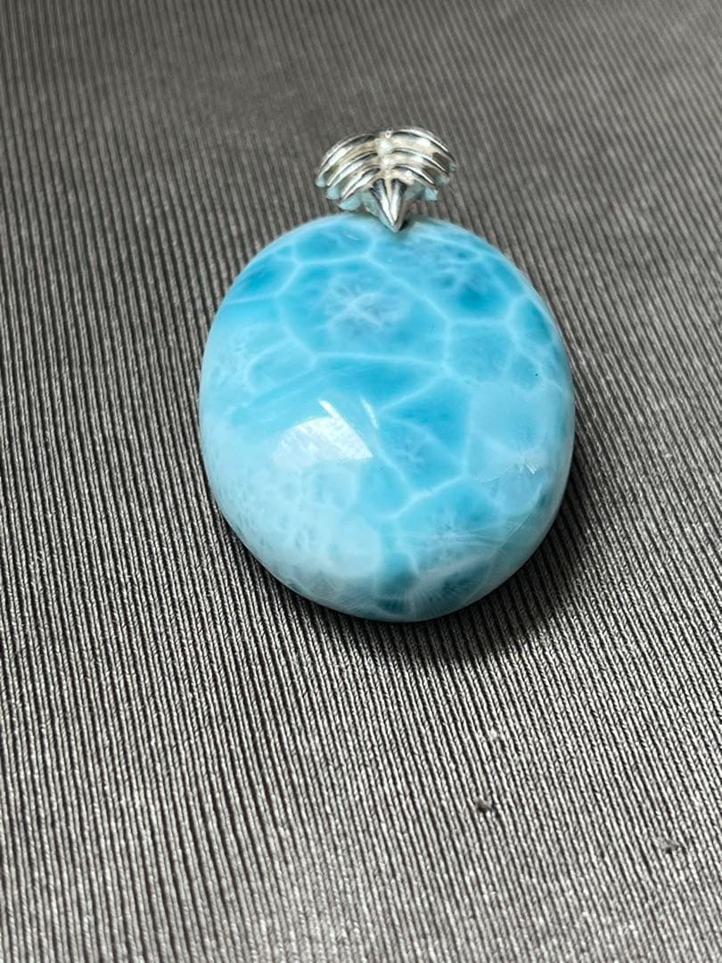 天然石ラリマー☆高品質！オーバル型ペンダントトップ☆リーフ型バチカンがステキ！