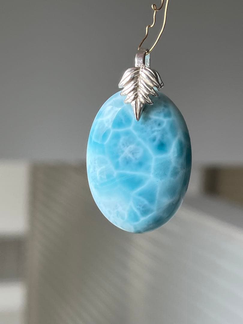 天然石ラリマー☆高品質！オーバル型ペンダントトップ☆リーフ型バチカンがステキ！