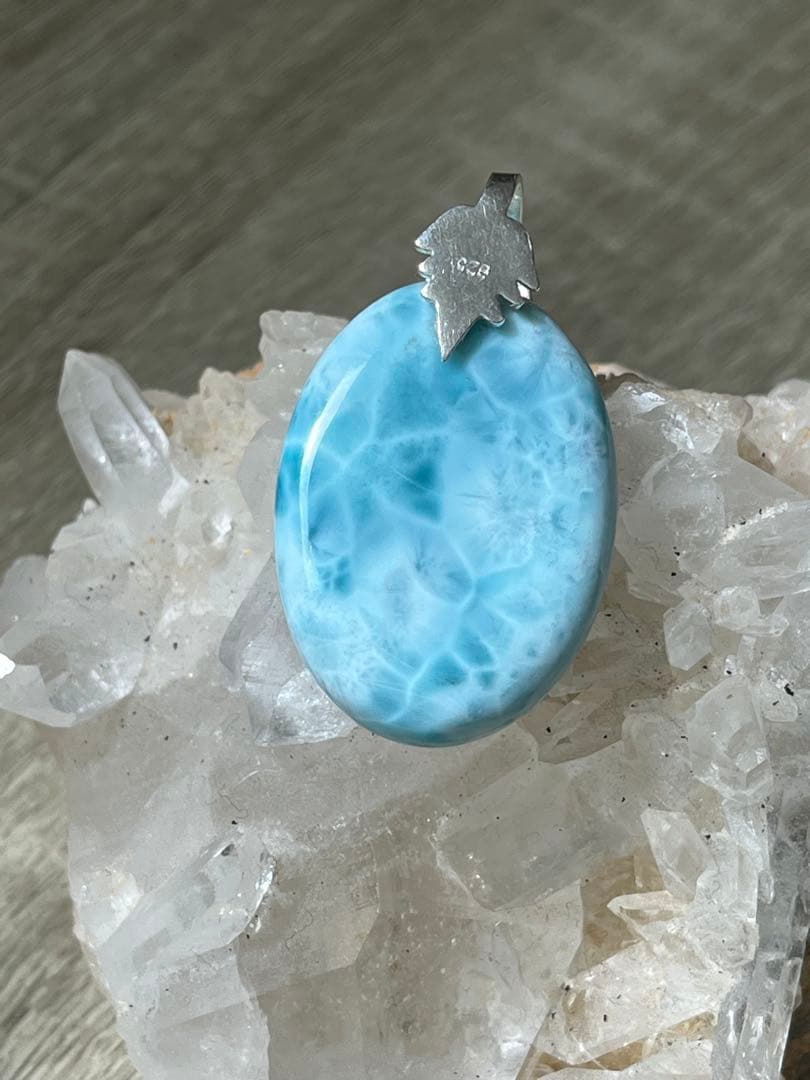 天然石ラリマー☆高品質！オーバル型ペンダントトップ☆リーフ型バチカンがステキ！