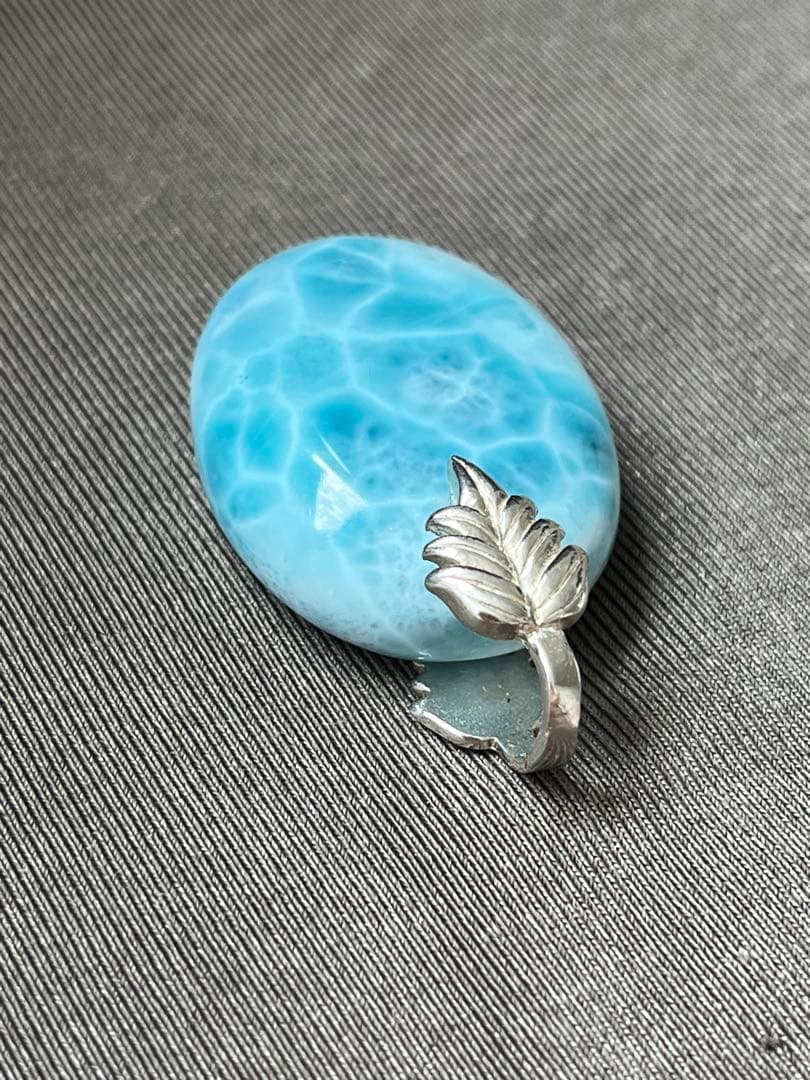 天然石ラリマー☆高品質！オーバル型ペンダントトップ☆リーフ型バチカンがステキ！