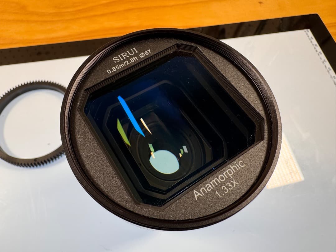 SIRUI 35mm F1.8 1.33x アナモルフィックレンズ（Lマウント）