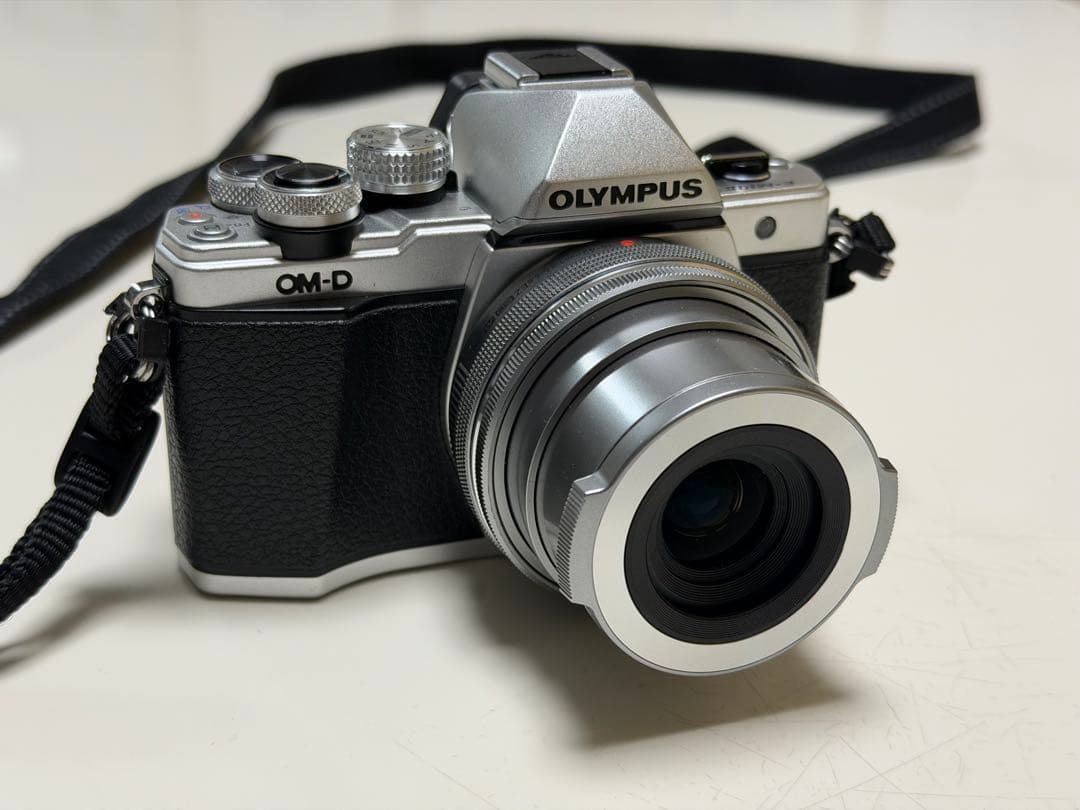 OLYMPUS OM-D E-M10 Mark ⅱ シルバー　EZダブルズーム