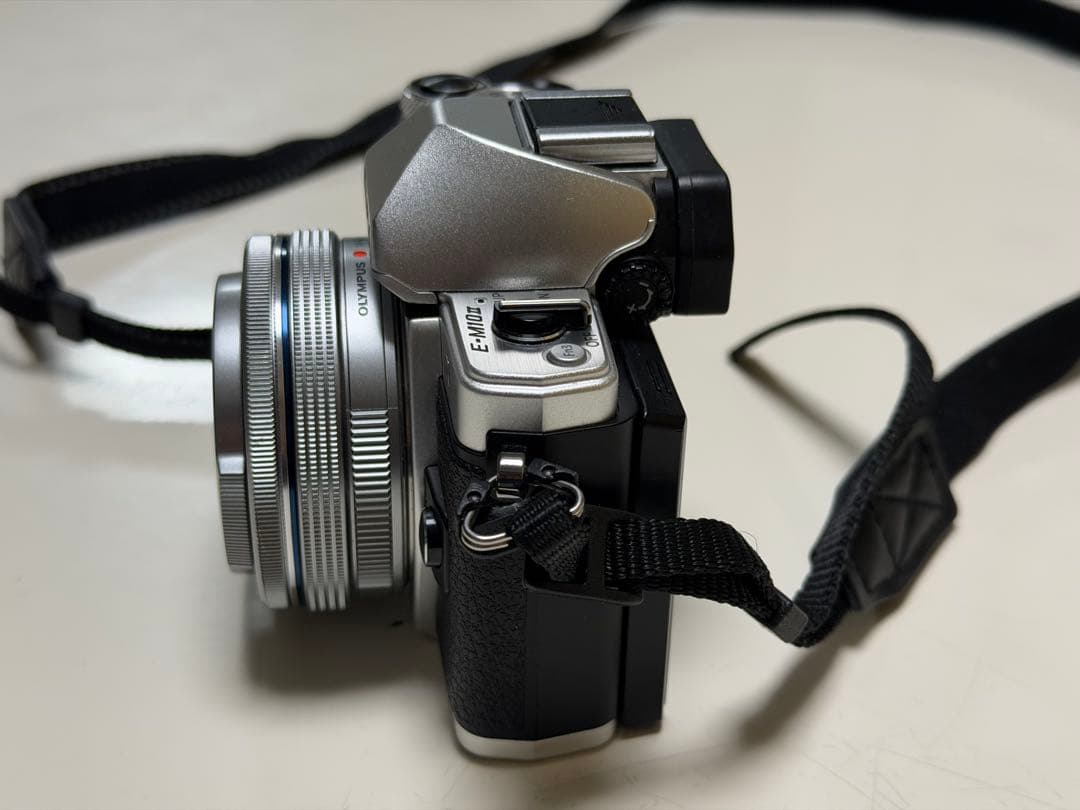 OLYMPUS OM-D E-M10 Mark ⅱ シルバー　EZダブルズーム