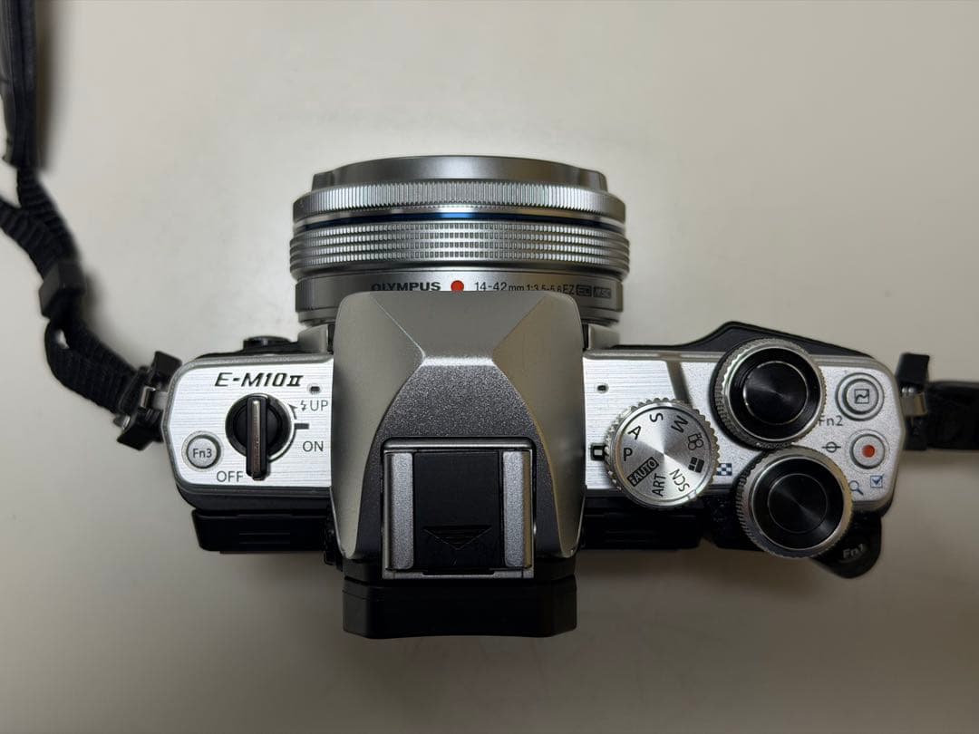 OLYMPUS OM-D E-M10 Mark ⅱ シルバー　EZダブルズーム