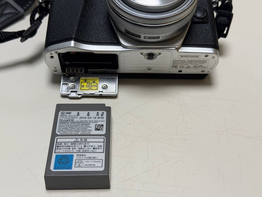 OLYMPUS OM-D E-M10 Mark ⅱ シルバー　EZダブルズーム