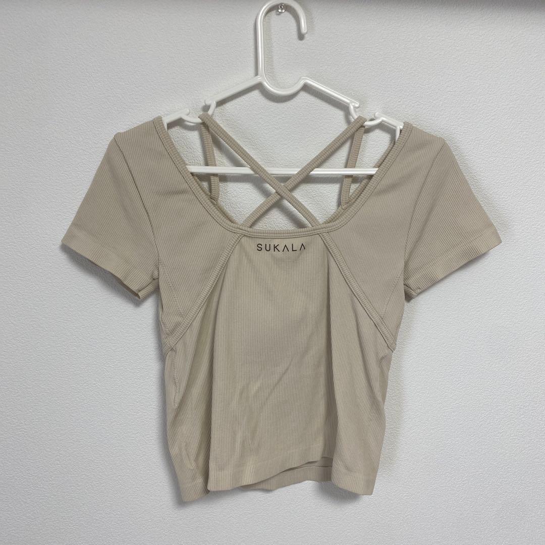 SサイズSUKALAカップ付きオープンネックニットTee