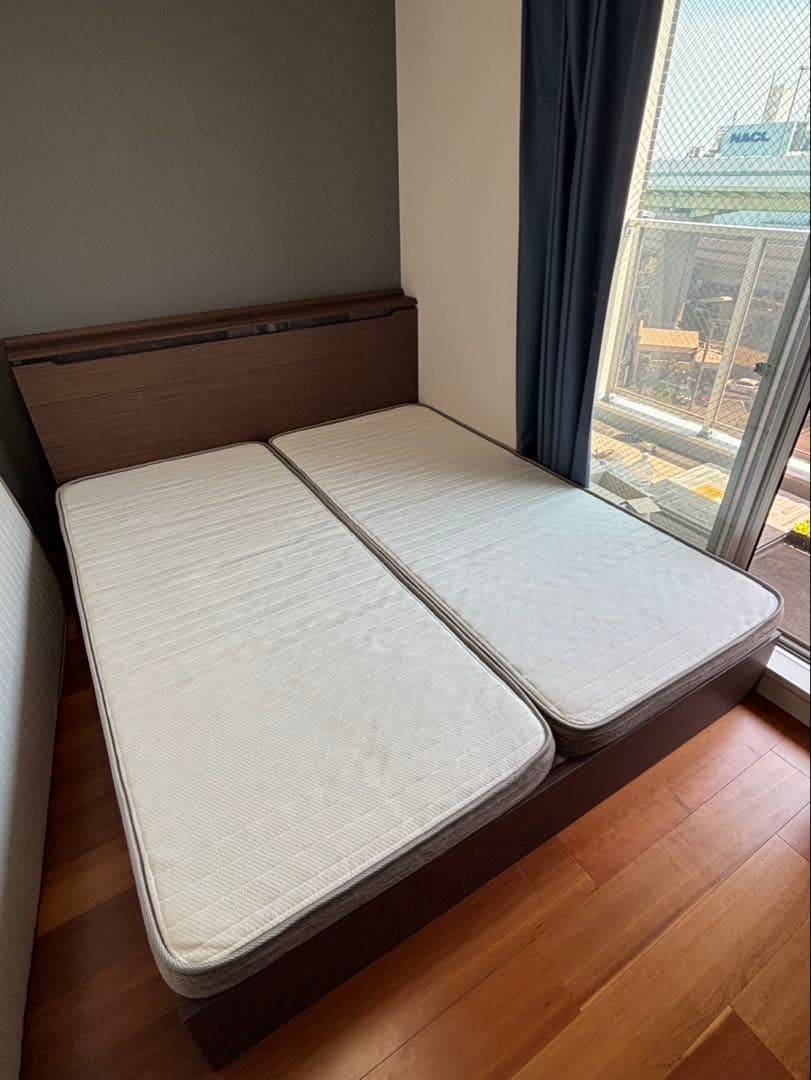 ニトリ　クイーンサイズベッドフレーム(マットレス付き)