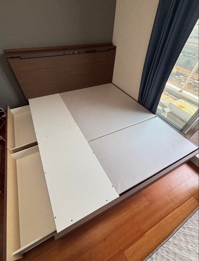 ニトリ　クイーンサイズベッドフレーム(マットレス付き)