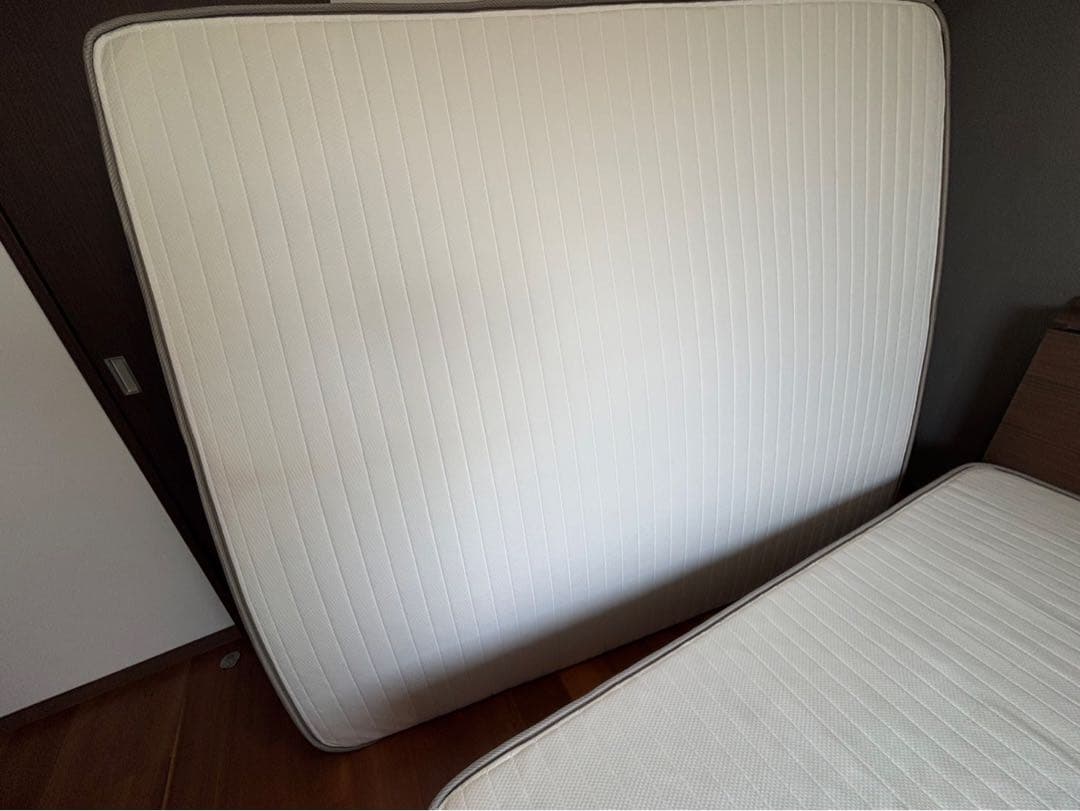 ニトリ　クイーンサイズベッドフレーム(マットレス付き)