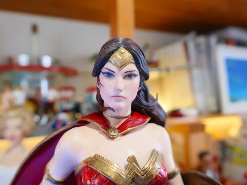 ワンダーウーマン 塗装済完成品 フィギュア スタチュー 像 ジオラマ台座付