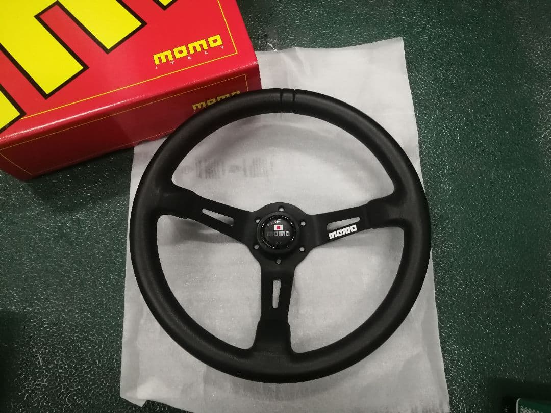 momoステアリング フルスピード ディープ 32.8π