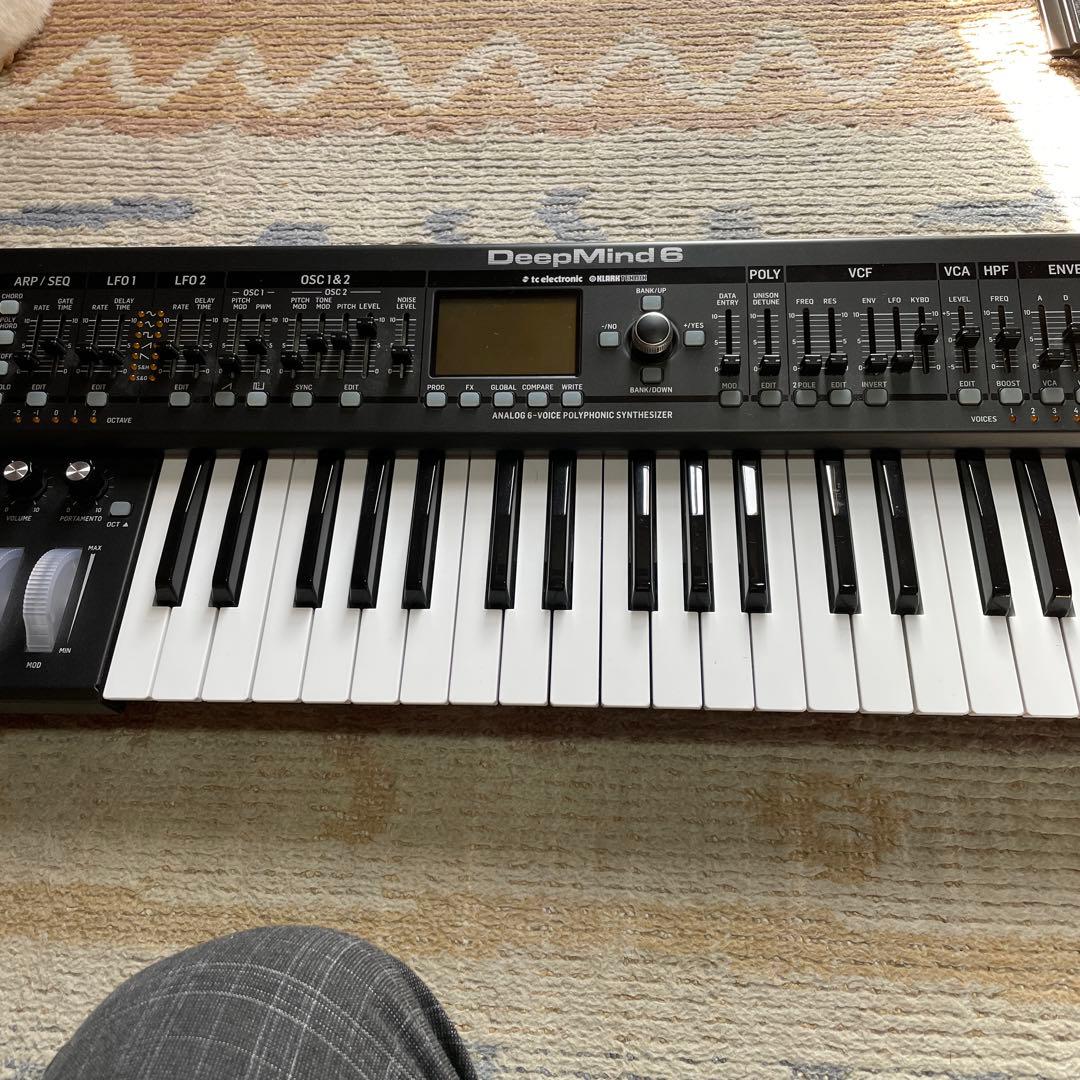 DeepMind 6 アナログシンセサイザー 61鍵