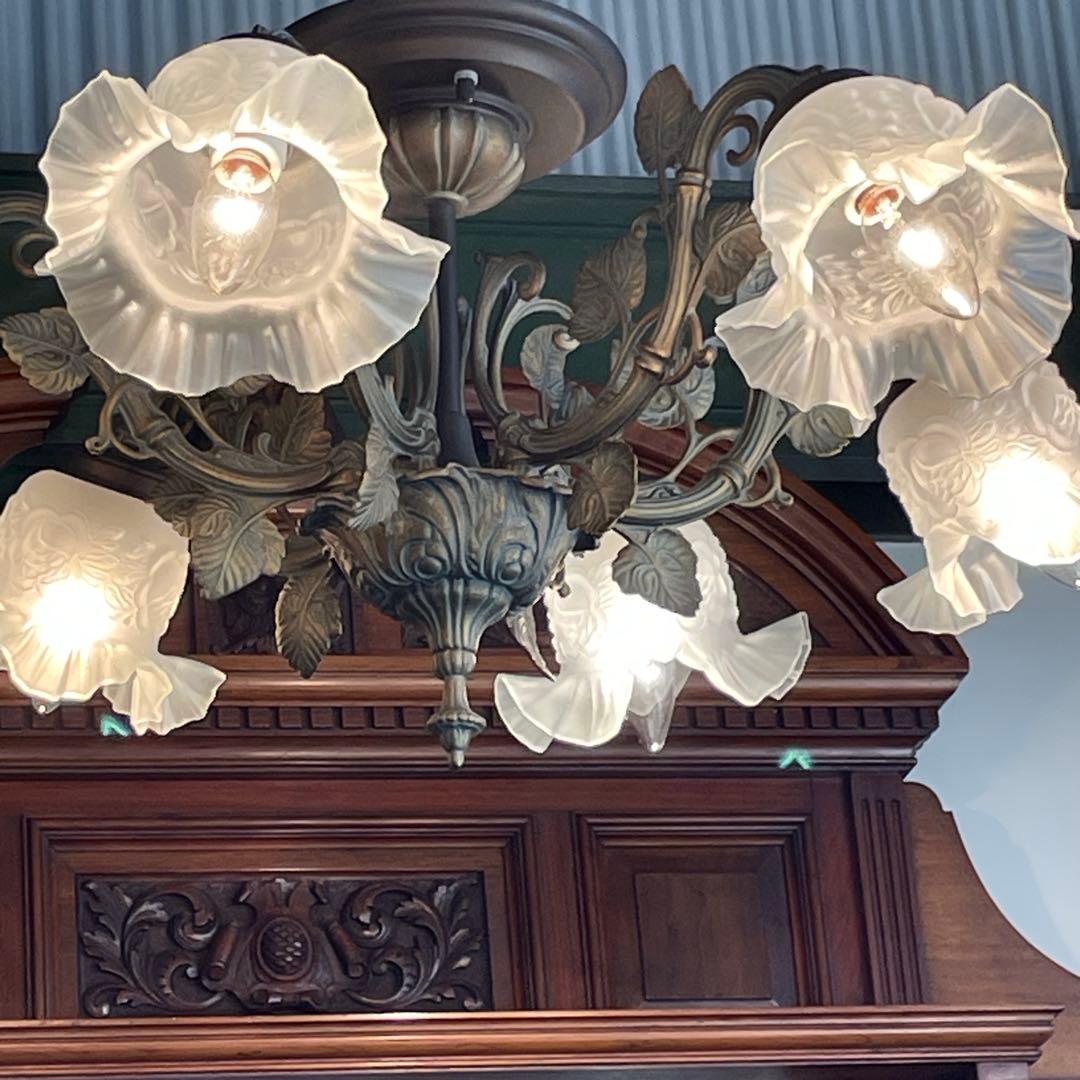 r179 IDC大塚家具 真鍮製 6灯シャンデリア 豪華でクラシックなデザイン