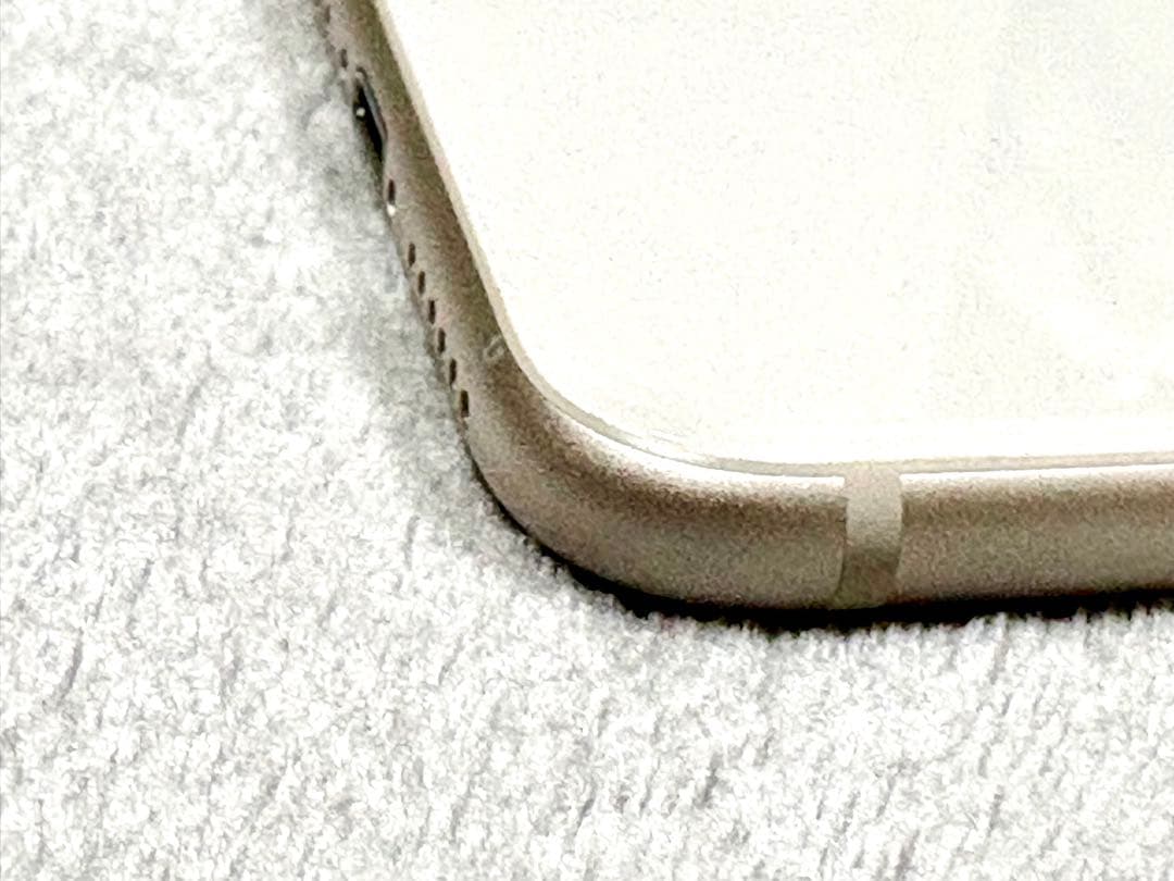 【美品】Apple iPhone SE第3世代本体StarlightSIMフリー