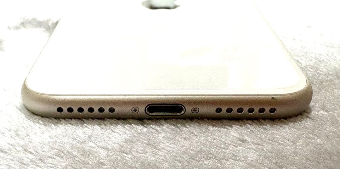 【美品】Apple iPhone SE第3世代本体StarlightSIMフリー