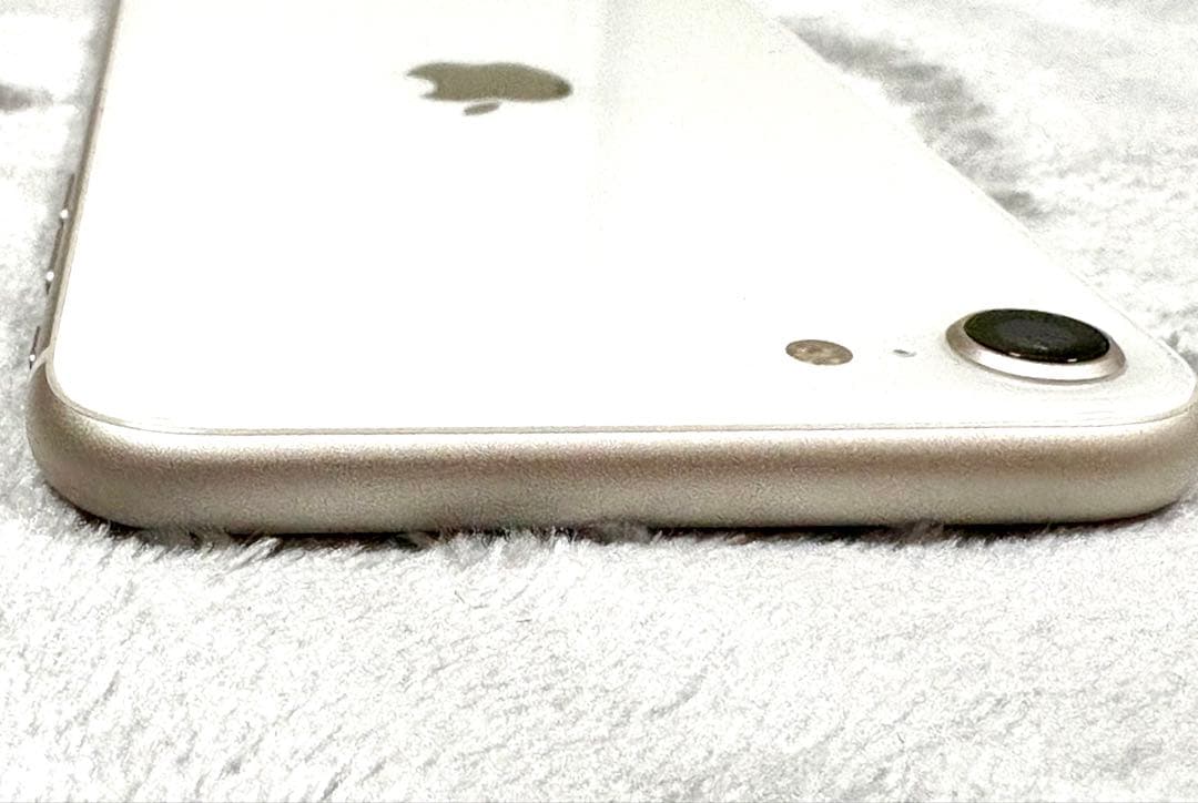 【美品】Apple iPhone SE第3世代本体StarlightSIMフリー