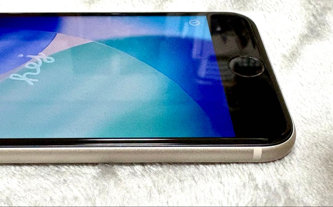 【美品】Apple iPhone SE第3世代本体StarlightSIMフリー