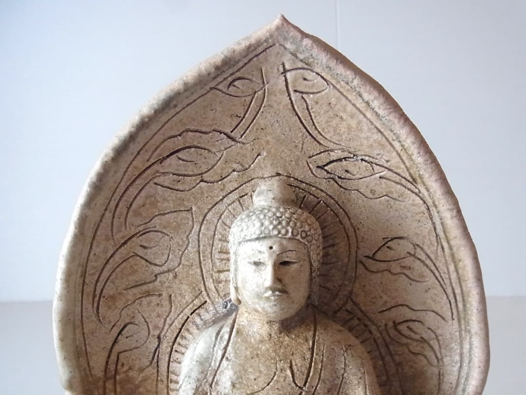 小嶋亜創『灰釉陶仏（大）』初期伊万里 李朝 古唐津 黒高麗 オンギ くらわんか