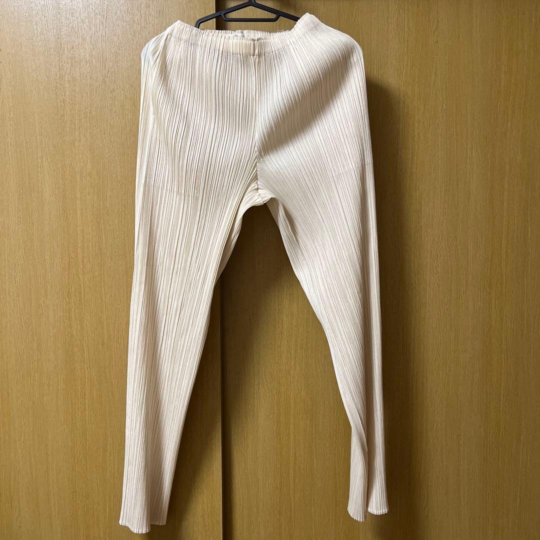 PLEATS PLEASE(プリーツプリーズ) ホワイトパンツ　ポケットあり