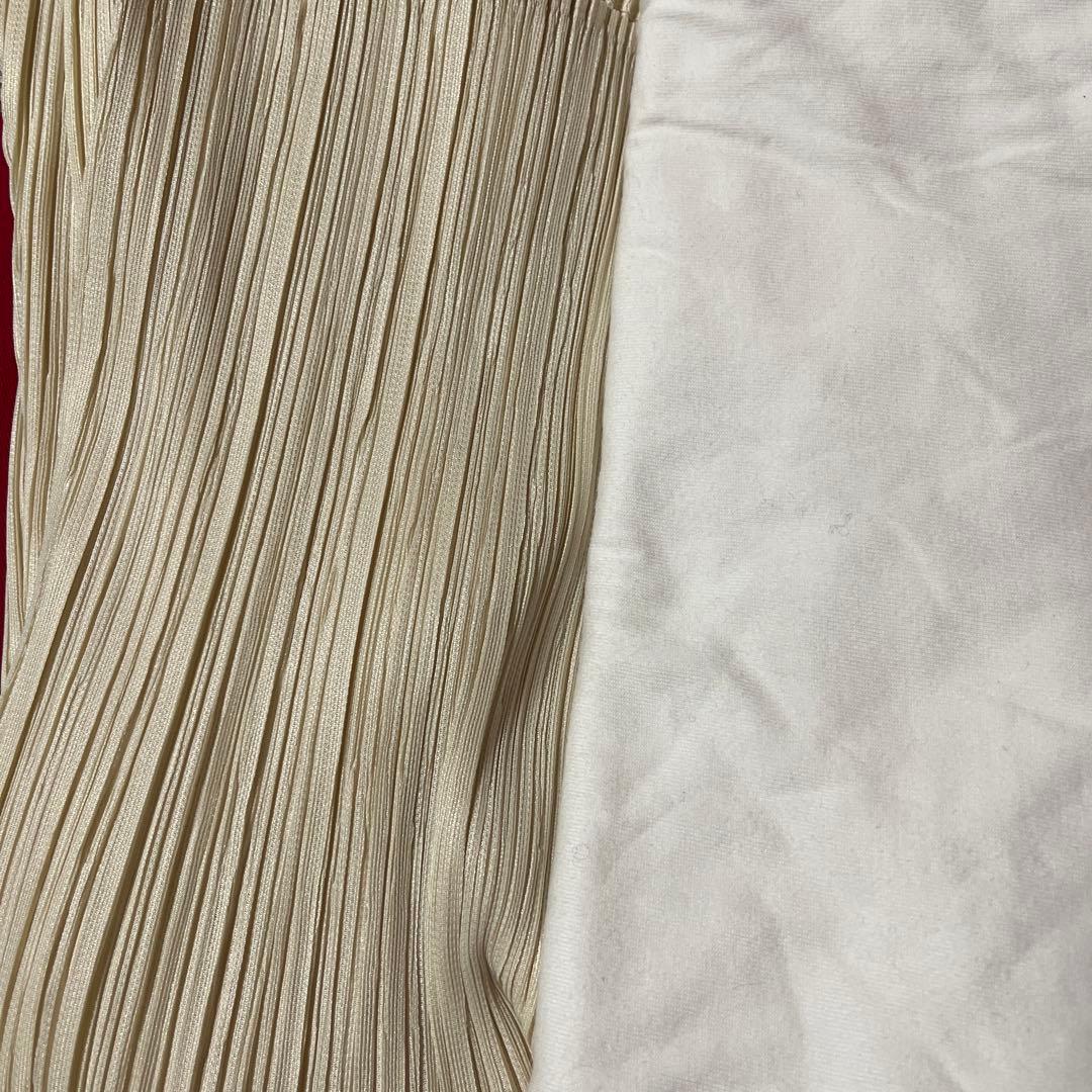 PLEATS PLEASE(プリーツプリーズ) ホワイトパンツ　ポケットあり