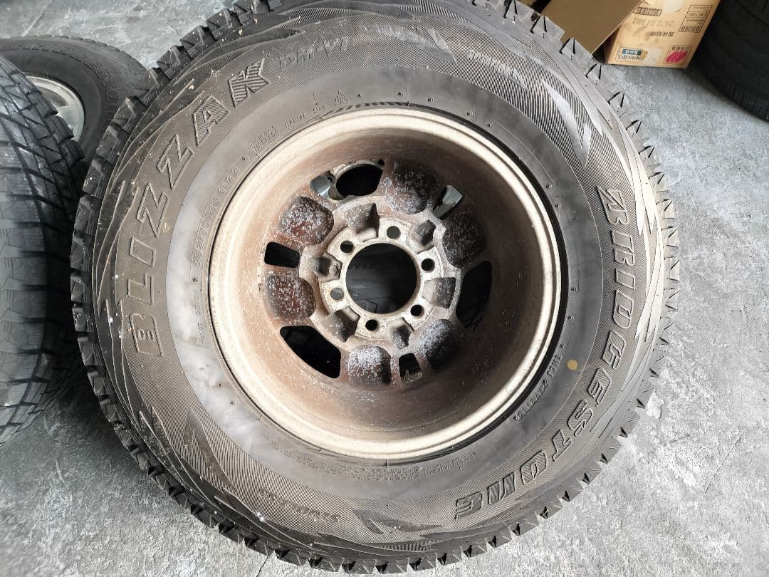 BS ブリザック 16インチタイヤセット　スタッドレス　ランクル　サーフ